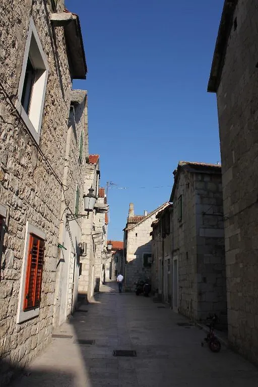 Heritage Stone Wall سبليت