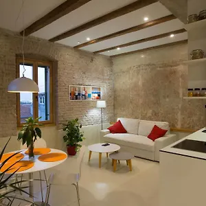 Apartment Traces, Split